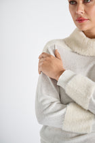 Wool sweater with hairy details
