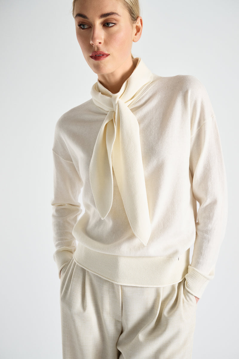 Pull boxy col cravate écru en cachemire-coton