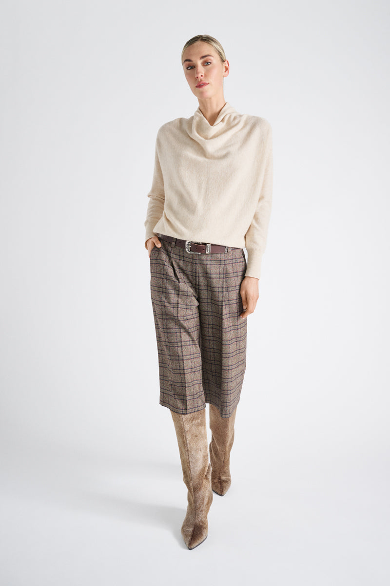 Pull en laine et cachemire couleur sable clair avec col en cascade