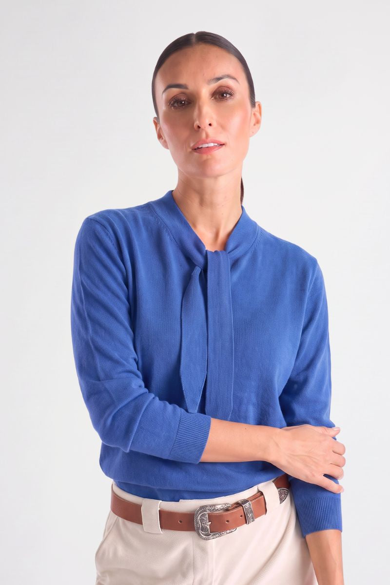 Fijn kobalt blauw wol-kasjmier truitje met strikkraag