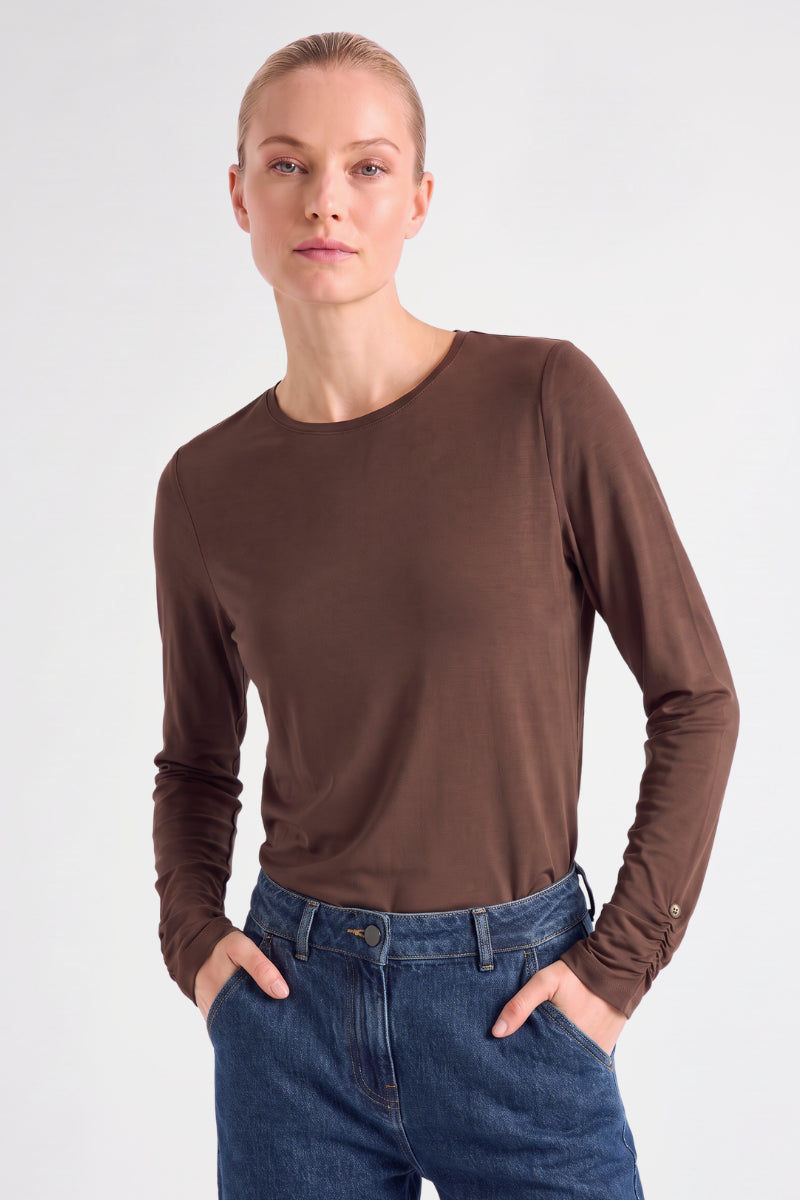 Basic brown t-shirt with long gathered sleeve