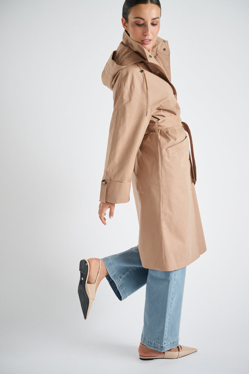 Lange camel gevoerde trenchcoat met kap en riem