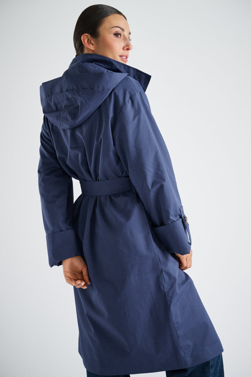 Long manteau doublé bleu marine avec capuche et ceinture