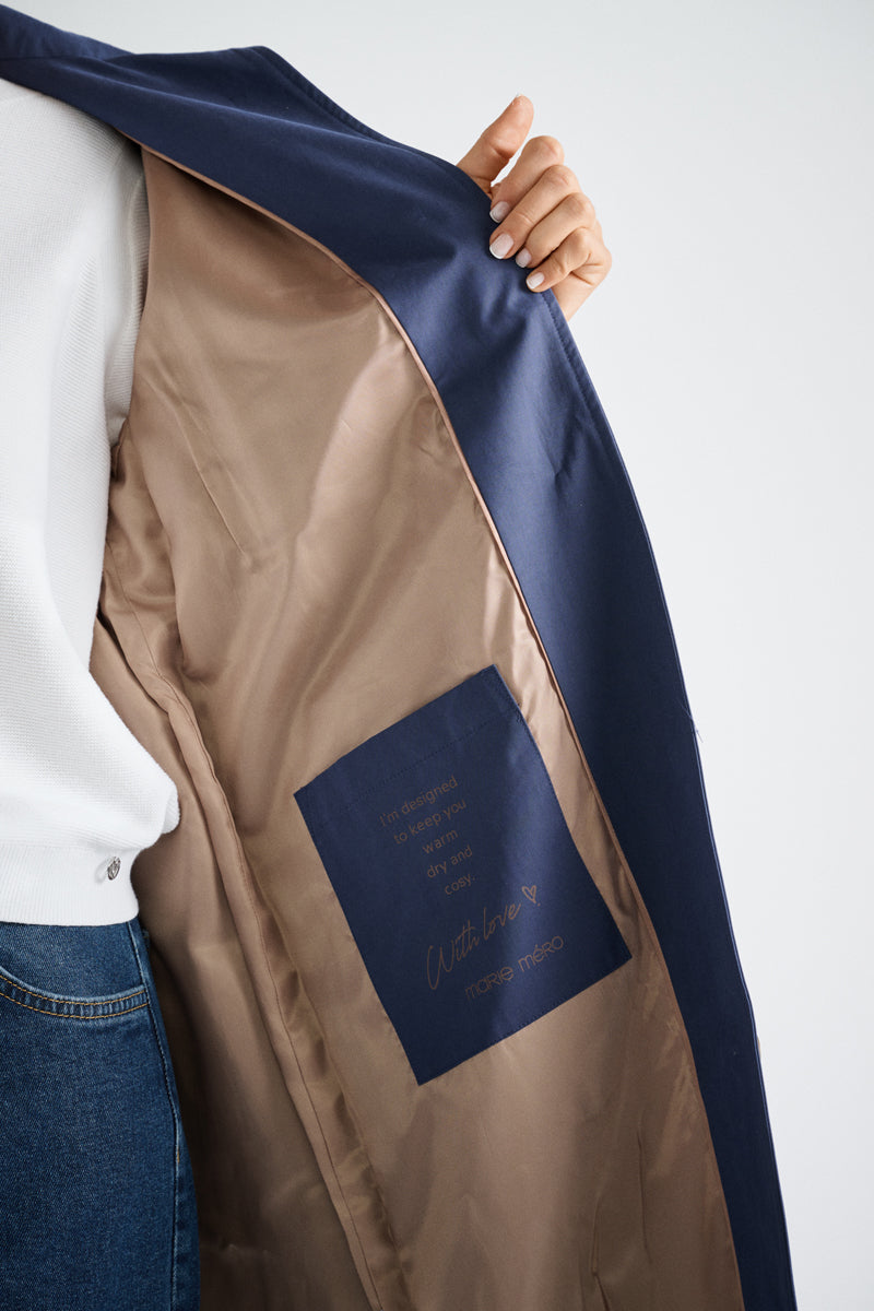 Long manteau doublé bleu marine avec capuche et ceinture