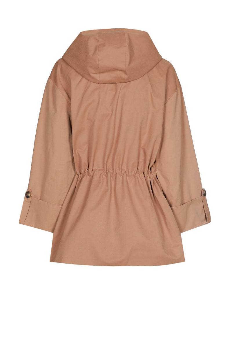 Halflange gevoerde camel jas met kap