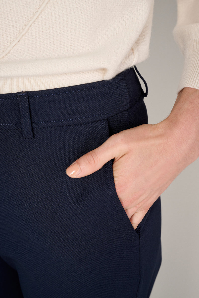 7/8 trousers in dark blue and elastic at the back of the waist