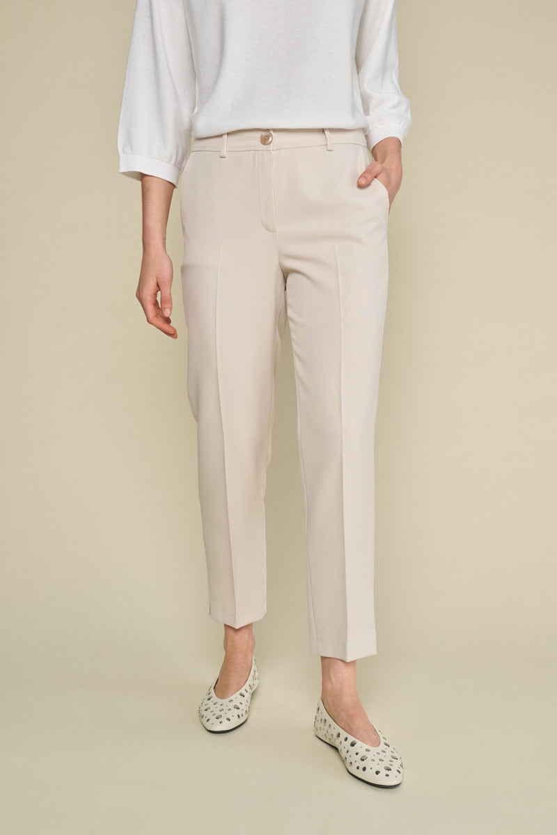 Pantalon 7/8 de couleur crème et élastique à l’arrière de la taille