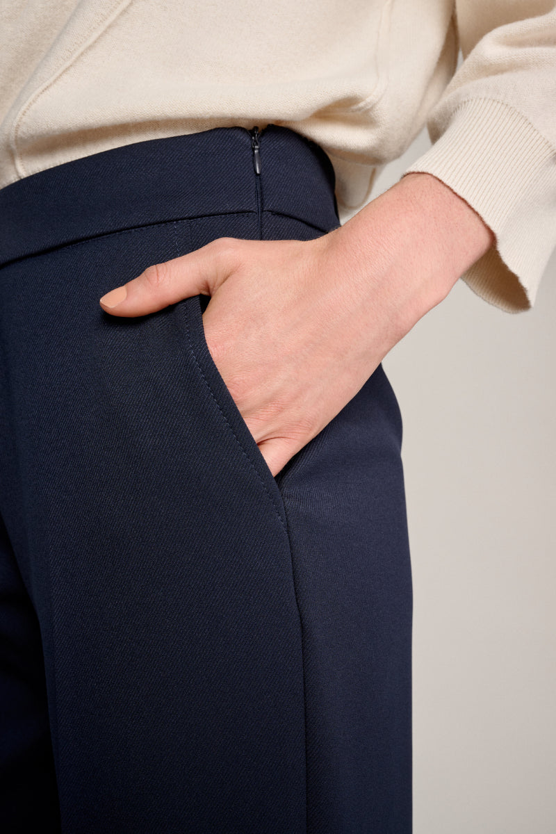 Wide dark blue pants with elastic in the waist