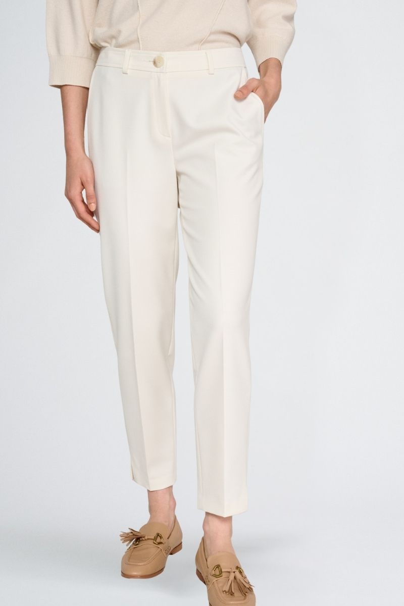Pantalon 7/8 en blanc cassé avec élastique à l’arrière de la taille