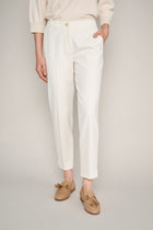 7/8 trousers in off-white with elastic at the back of the waist