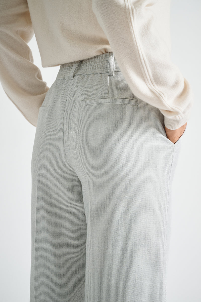 Wide-leg trousers in grey soft wool quality with button fastening